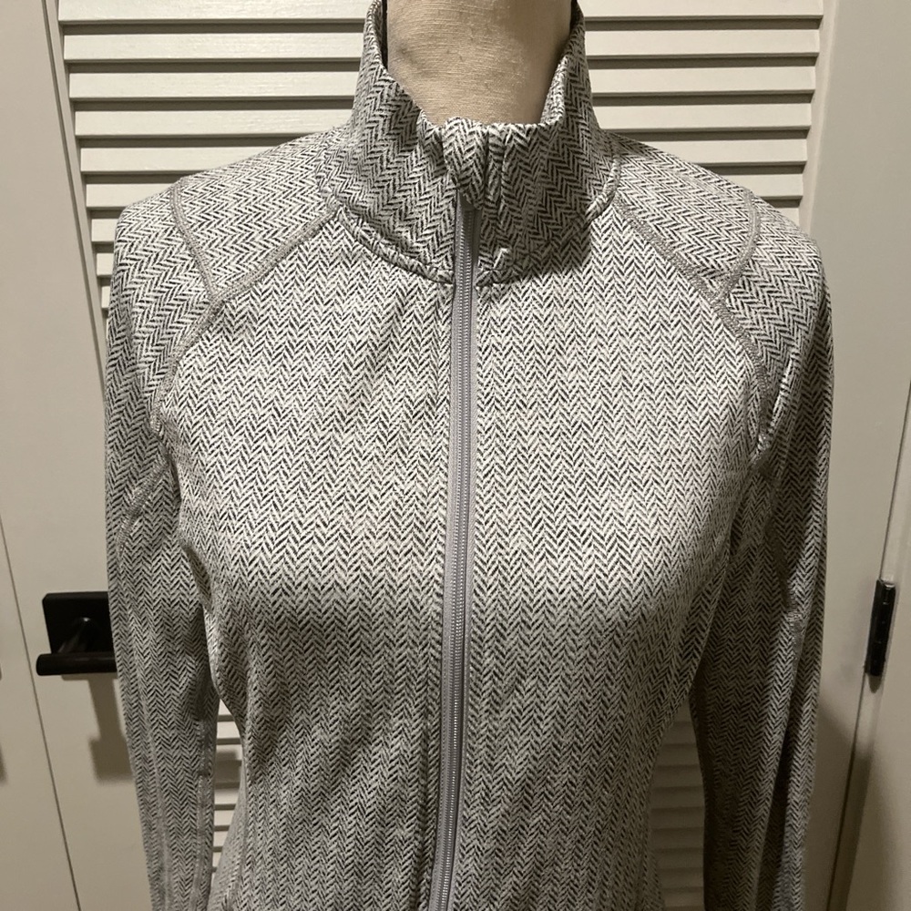 Old Navy Active Black and White Patterned Jacket - Picture 2 of 5